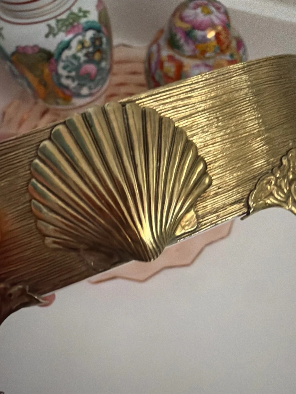 Vintage Stylebuilt seashell soap dish